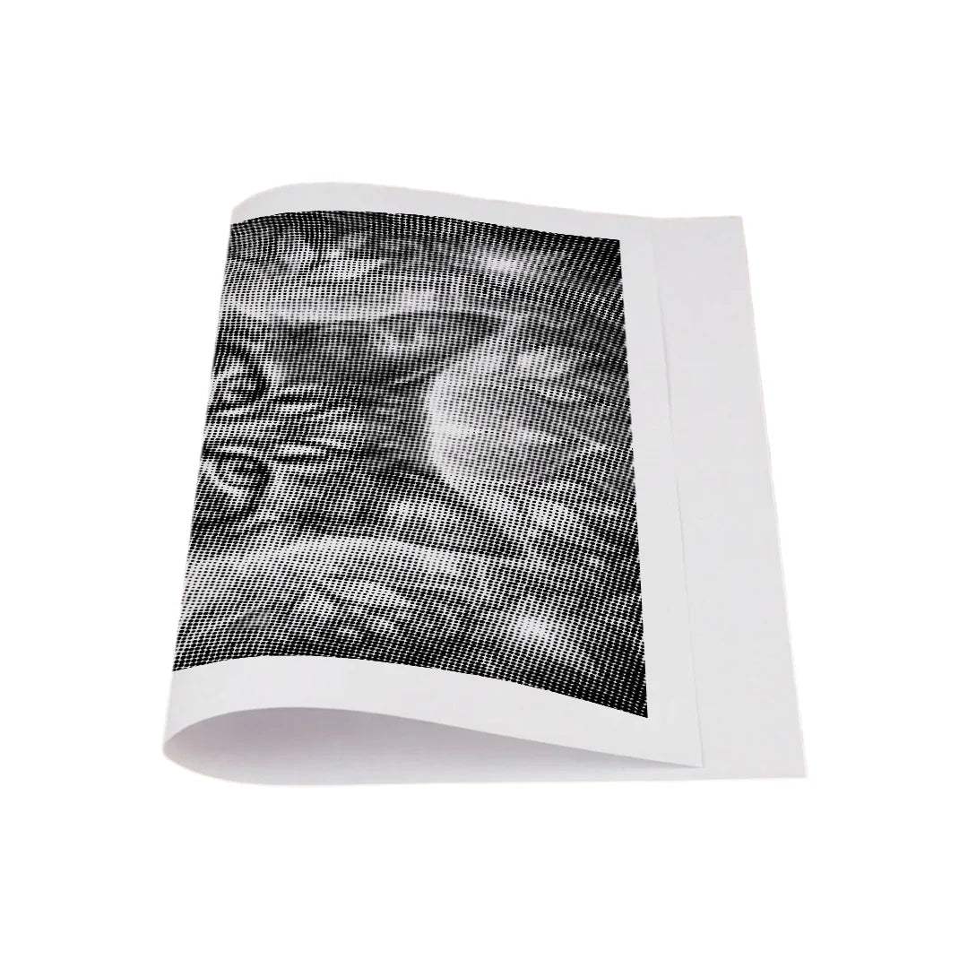 Katze mit Blumenpunktmalerei