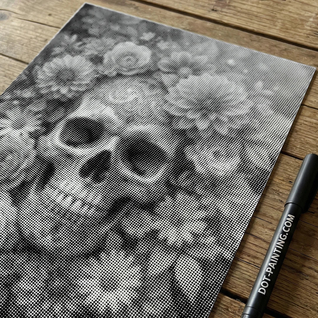 Totenkopf mit Blumen-Punktmalerei