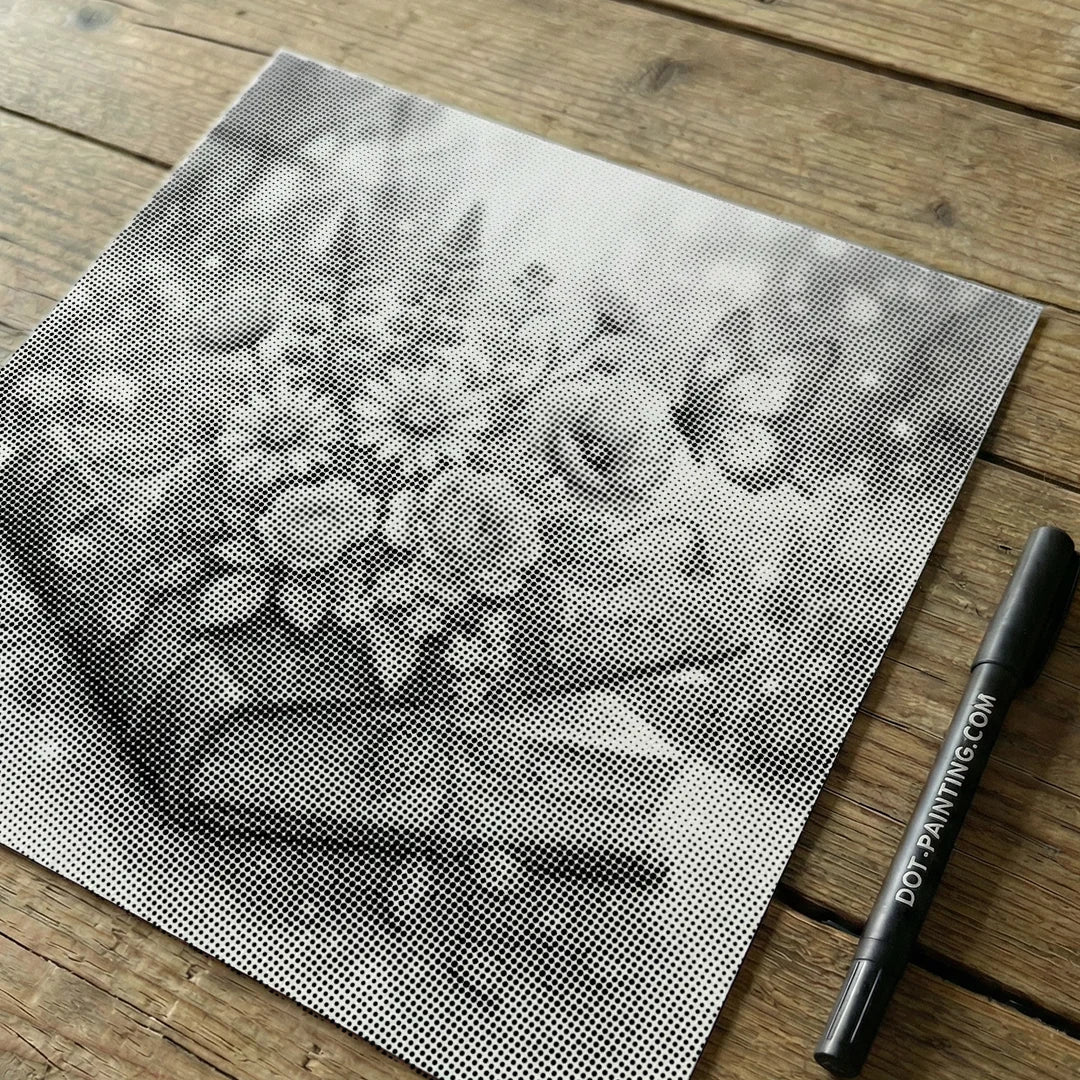 Vrouwen met een Wolf dot painting