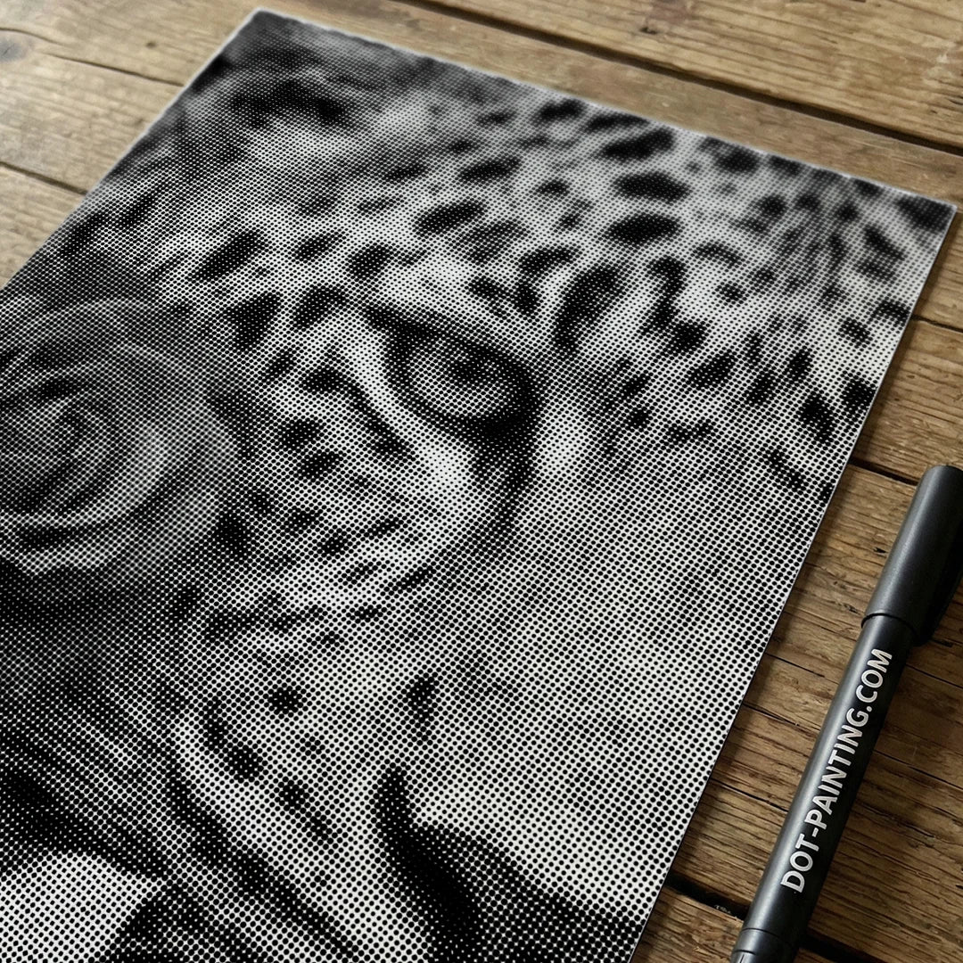 Vrouwen met een Wolf dot painting