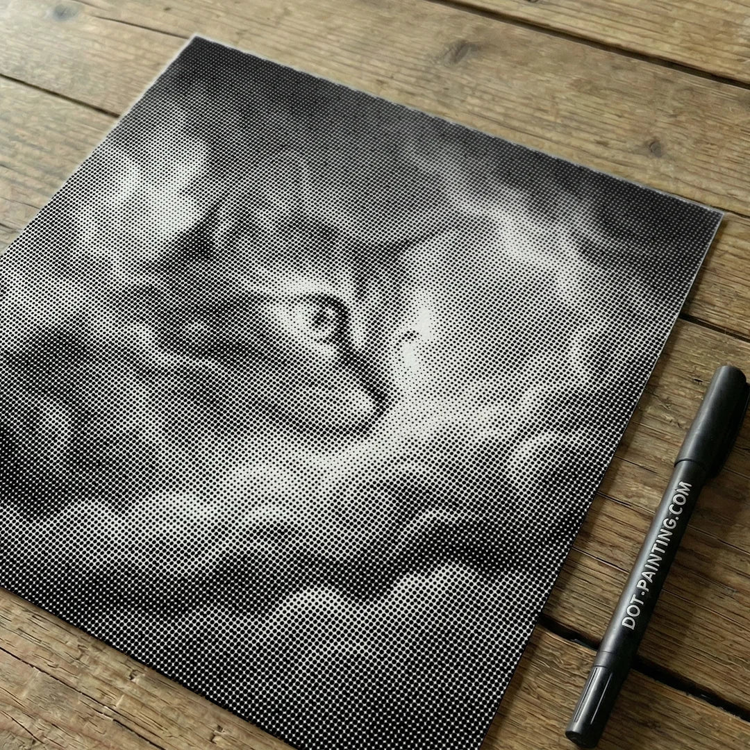 Vrouwen met een Wolf dot painting