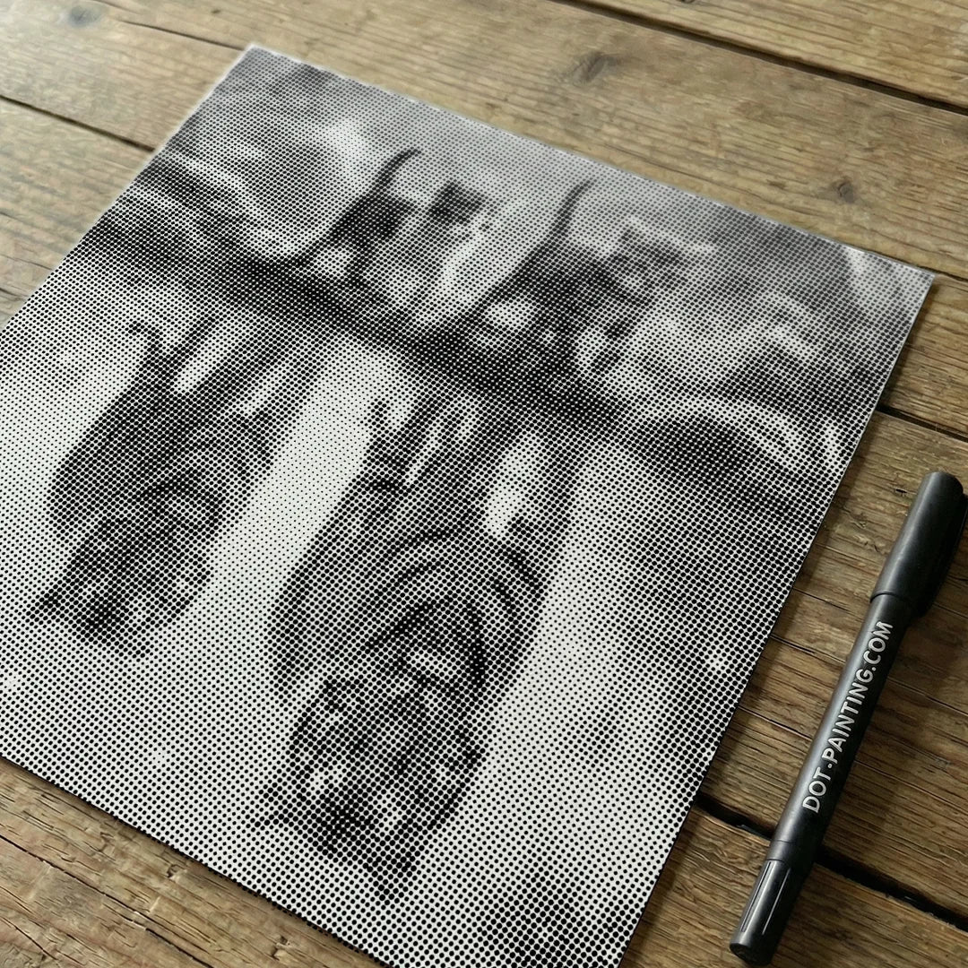 Vrouwen met een Wolf dot painting