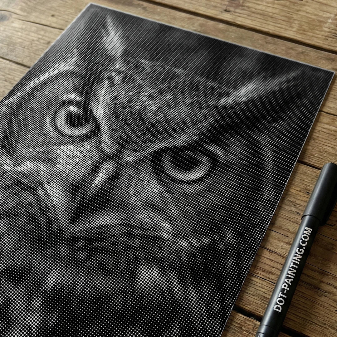 Vrouwen met een Wolf dot painting