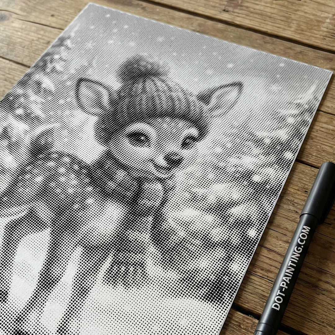 Vrouwen met een Wolf dot painting