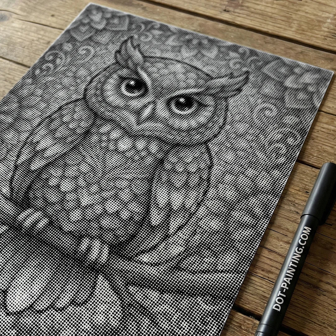 Vrouwen met een Wolf dot painting