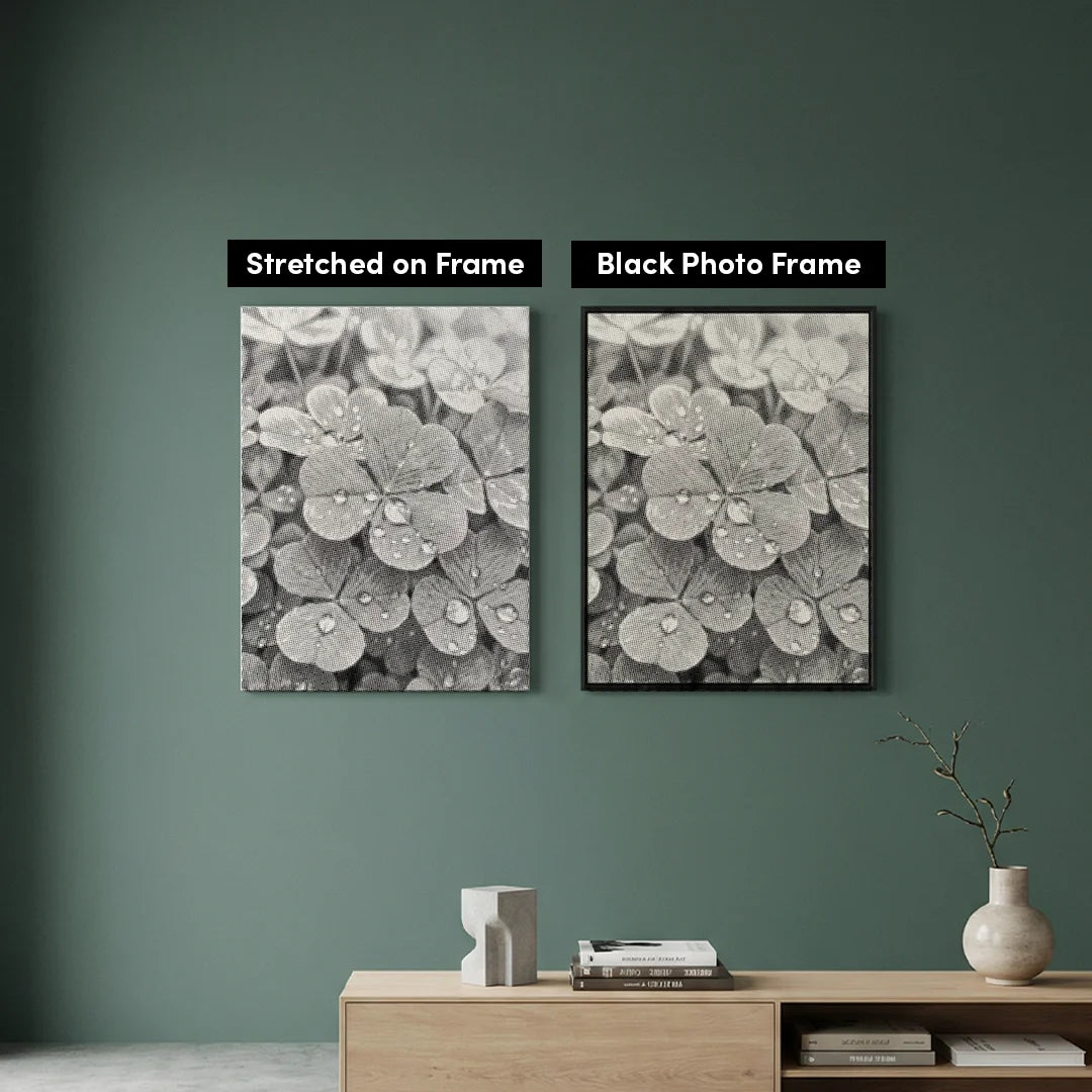 Vrouwen met een Wolf dot painting