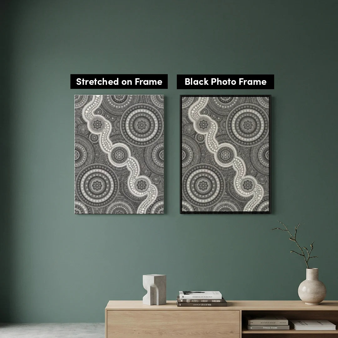 Vrouwen met een Wolf dot painting